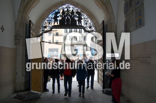 Neue Rathaus_Durchgang zum Marienplatz.JPG